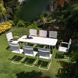 Holmsund matgrupp  bord 180x80 cm med 8 st stolar (2 st karmstolar + 6 st stolar)