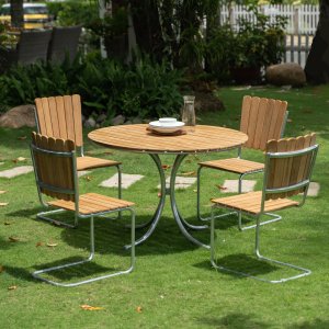 Möllan utegrupp i teak: 4 st stolar med matbord Ø110 cm