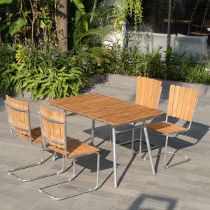 Möllan utegrupp i teak: 4 st stolar med matbord 120x80 cm