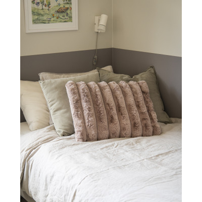 Liny pale pink - kudde i fuskpäls