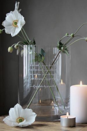 Vas/Ljuslykta Kärleksvisan (Sarah Down Finer) - Majas lyktor/ Barncancerfonden