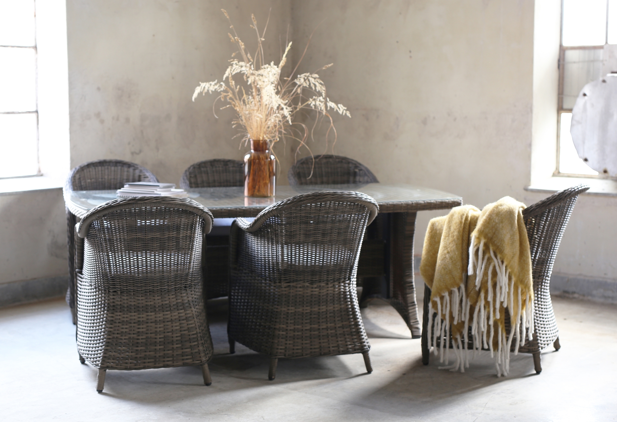 Matgrupp Sienna: Matbord inklusive 6 st Mercury fåtöljer